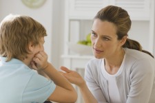 Cách giúp ba mẹ trị dứt tật nói dối ở trẻ